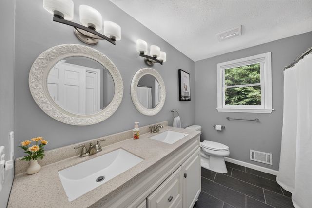 23 Merrymeeting Drive, Merrimack, NH 03054