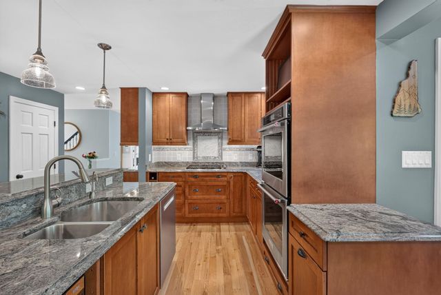 23 Merrymeeting Drive, Merrimack, NH 03054