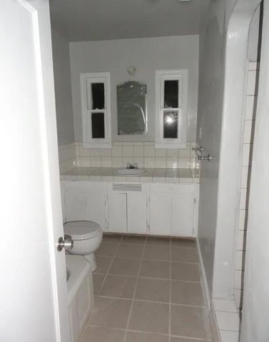 1806 E Clinton Avenue, Fresno, CA 93703