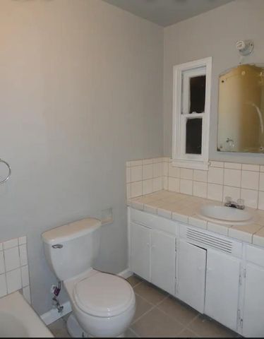 1806 E Clinton Avenue, Fresno, CA 93703