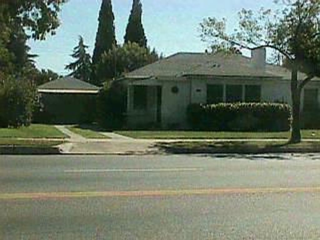 1806 E Clinton Avenue, Fresno, CA 93703