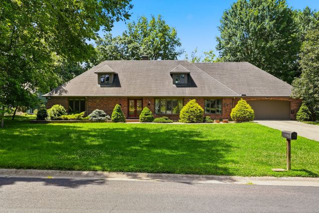528 N CEDAR LAKE DR, Columbia, MO 65203