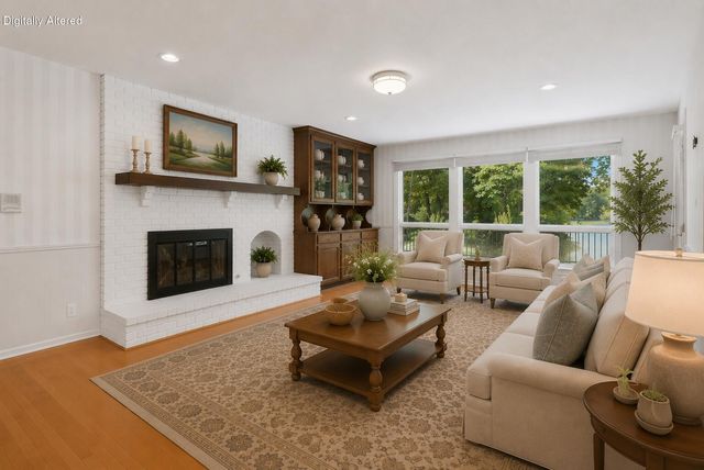 528 N CEDAR LAKE DR, Columbia, MO 65203