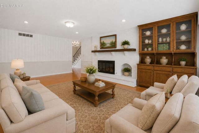 528 N CEDAR LAKE DR, Columbia, MO 65203