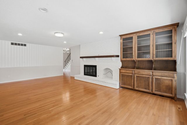 528 N CEDAR LAKE DR, Columbia, MO 65203