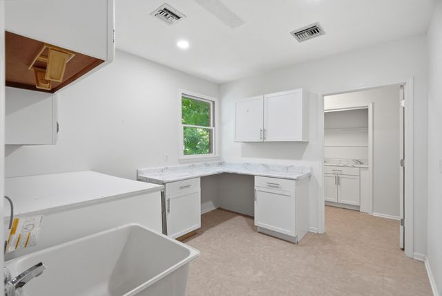 528 N CEDAR LAKE DR, Columbia, MO 65203