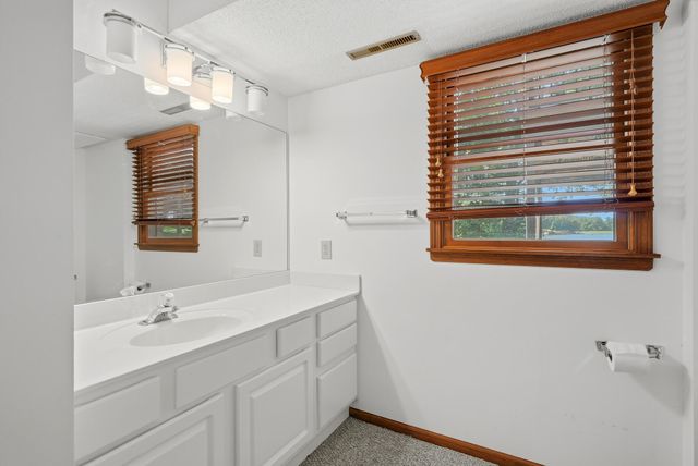 528 N CEDAR LAKE DR, Columbia, MO 65203