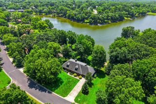 528 N CEDAR LAKE DR, Columbia, MO 65203