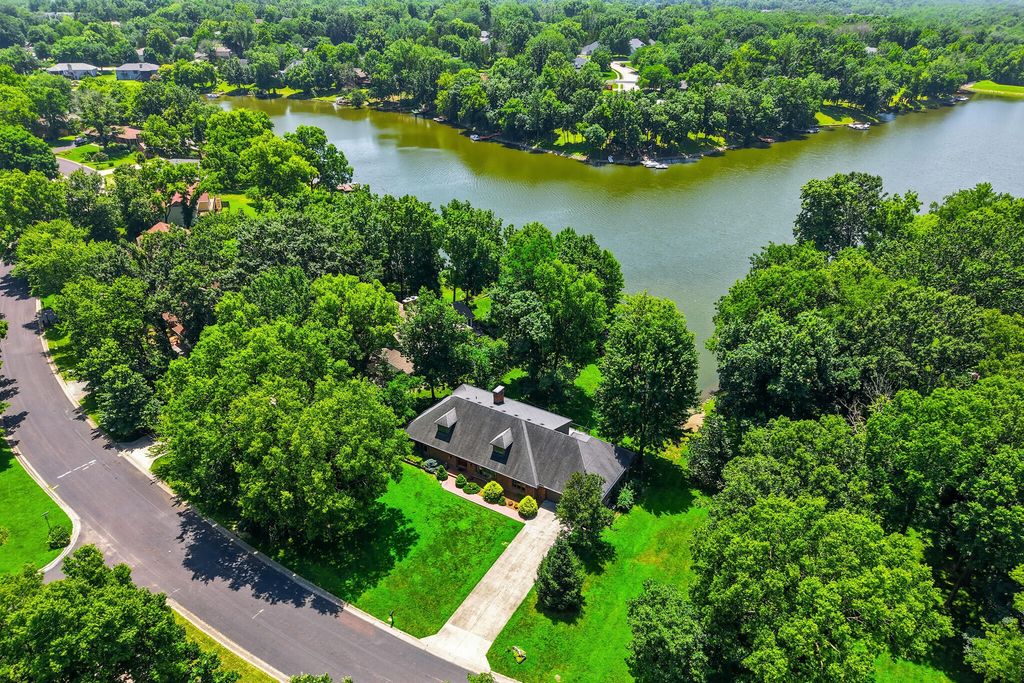 528 N CEDAR LAKE DR, Columbia, MO 65203