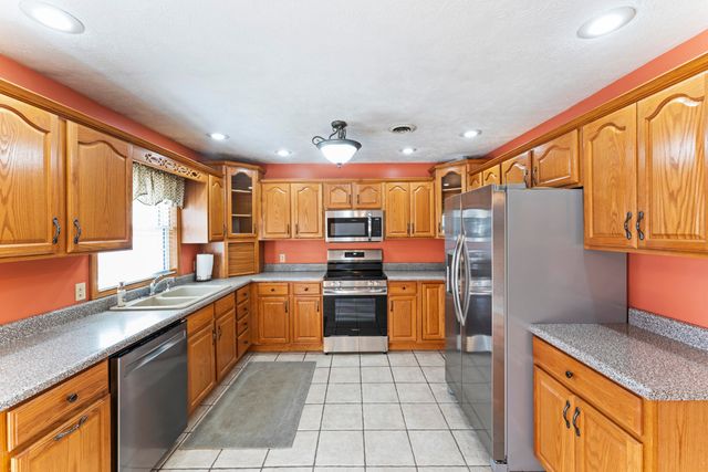 1409 Oak Street, Cassville, MO 65625