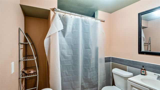 1474 Vz County Road 3810, Wills Point, TX 75169