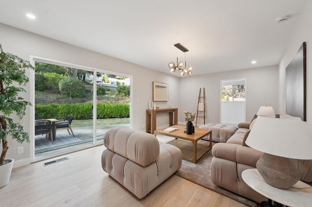 112 Valley Oaks Dr, Alamo, CA 94507