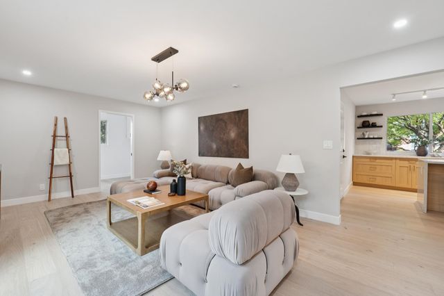 112 Valley Oaks Dr, Alamo, CA 94507