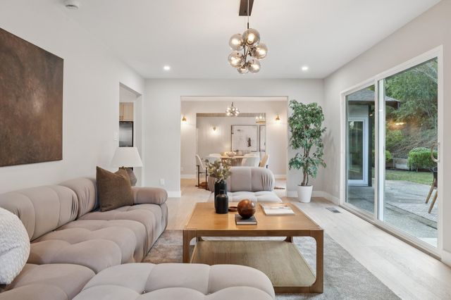 112 Valley Oaks Dr, Alamo, CA 94507