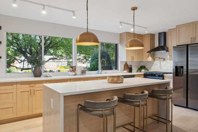 112 Valley Oaks Dr, Alamo, CA 94507