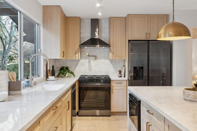 112 Valley Oaks Dr, Alamo, CA 94507