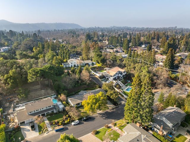 112 Valley Oaks Dr, Alamo, CA 94507