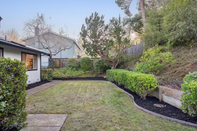 112 Valley Oaks Dr, Alamo, CA 94507