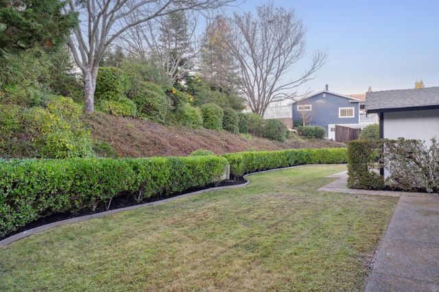 112 Valley Oaks Dr, Alamo, CA 94507