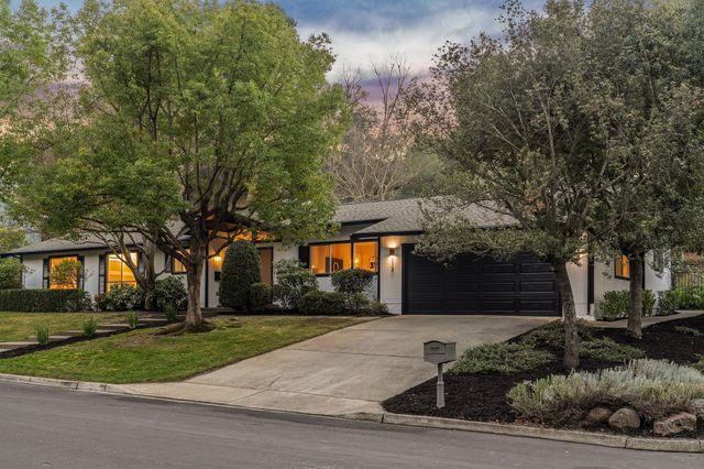 112 Valley Oaks Dr, Alamo, CA 94507