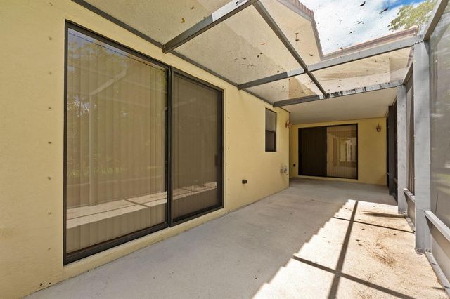 7039 Golf Pointe Circle, Tamarac, FL 33321