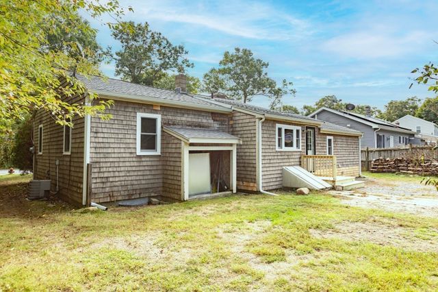 76 Roberts Rd, Bridgewater, MA 02324