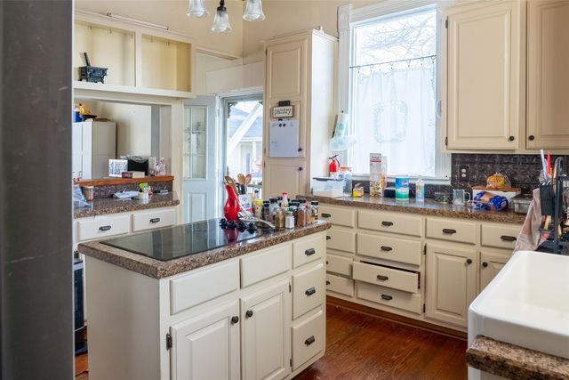 401 Hanover Street, Edna, TX 77957