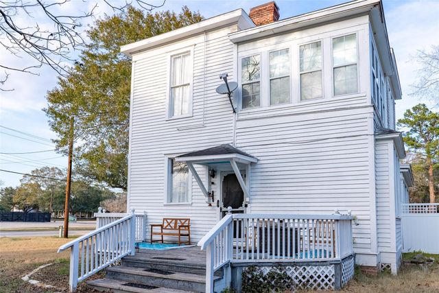 401 Hanover Street, Edna, TX 77957