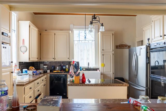 401 Hanover Street, Edna, TX 77957