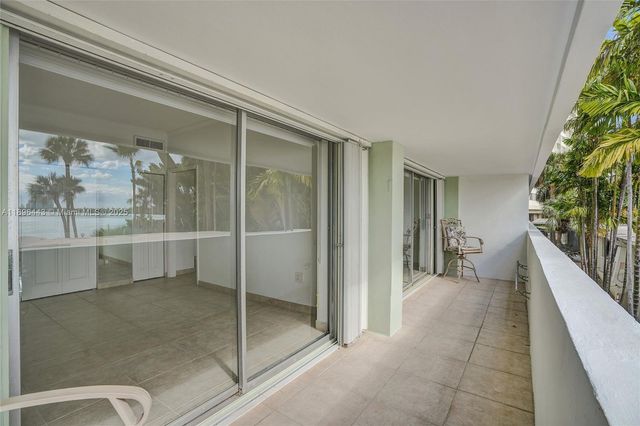 500 Bayview Dr 118, Sunny Isles Beach, FL 33160