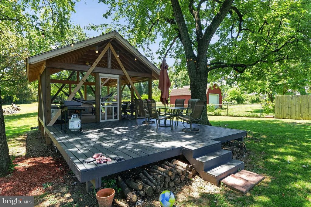 Image 32 of property listing at 311 TOWNSEND AVE, Baltimore, MD 21225