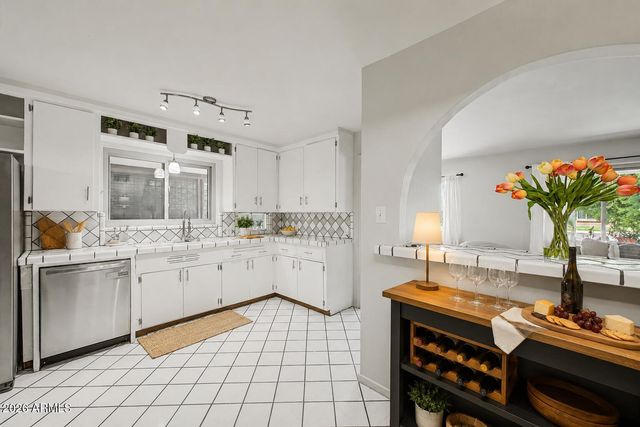 3801 E AMELIA Avenue, Phoenix, AZ 85018