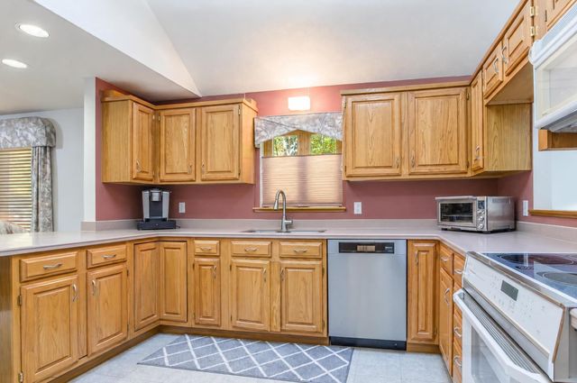 39 Hunter Drive, Derry, NH 03038
