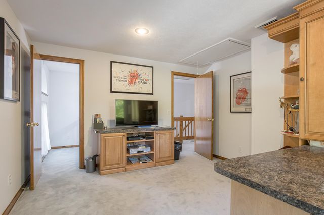 39 Hunter Drive, Derry, NH 03038