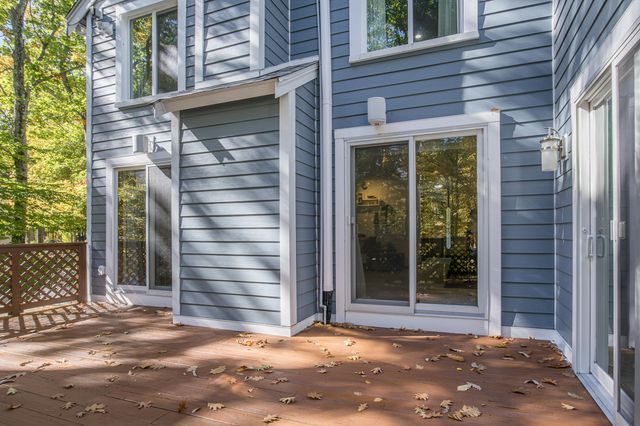 39 Hunter Drive, Derry, NH 03038