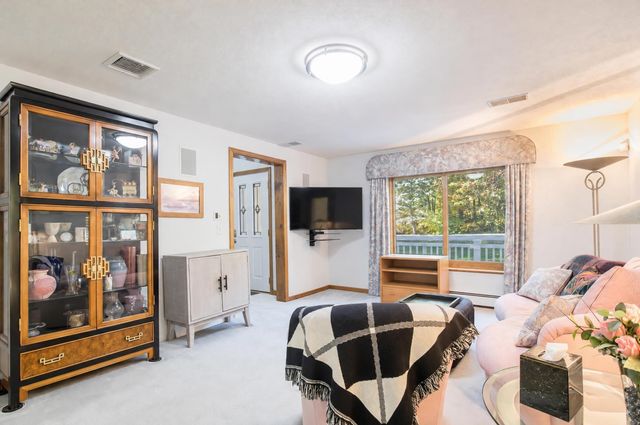 39 Hunter Drive, Derry, NH 03038