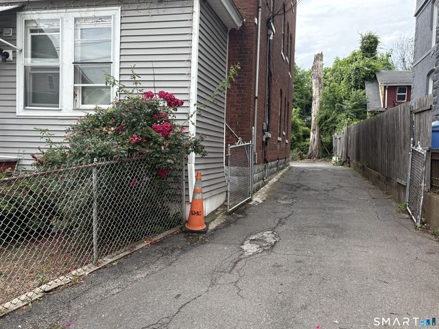 8 Erwin Place 2, New Britain, CT 06051