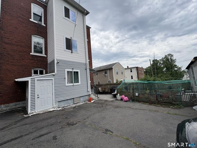 8 Erwin Place 2, New Britain, CT 06051