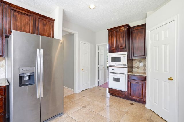 2421 Bowie Lane, Grapevine, TX 76051
