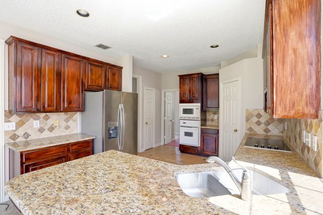 2421 Bowie Lane, Grapevine, TX 76051