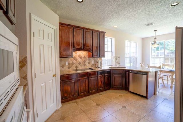 2421 Bowie Lane, Grapevine, TX 76051