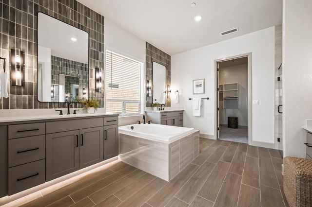 11170 N Via Ravenna Drive, Fresno, CA 93730