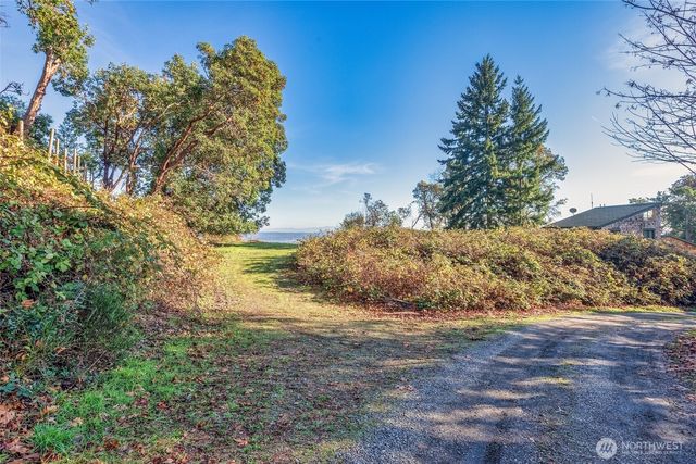 27430 90th Avenue SW, Vashon, WA 98070
