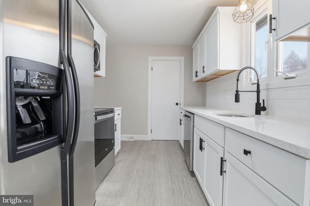 810 JEFFERSON LN, Red Lion, PA 17356