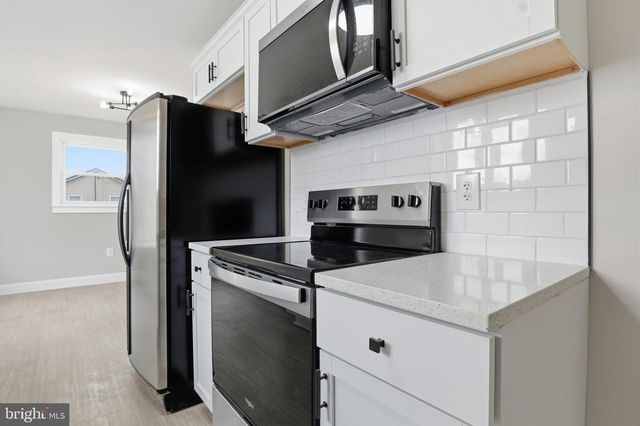 810 JEFFERSON LN, Red Lion, PA 17356