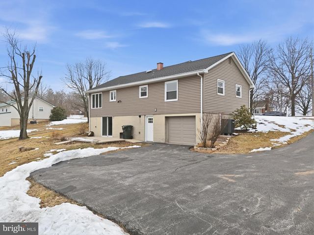 810 JEFFERSON LN, Red Lion, PA 17356