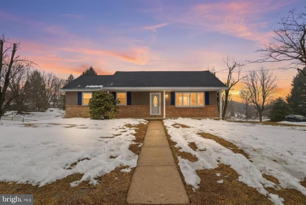 810 JEFFERSON LN, Red Lion, PA 17356