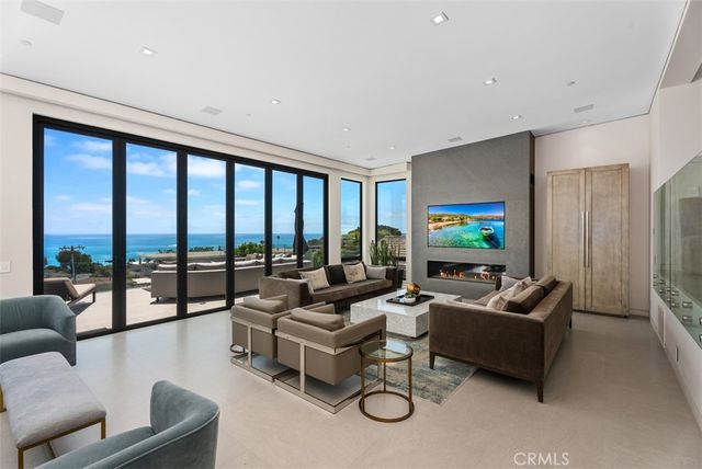 848 Hillcrest Drive, Laguna Beach, CA 92651
