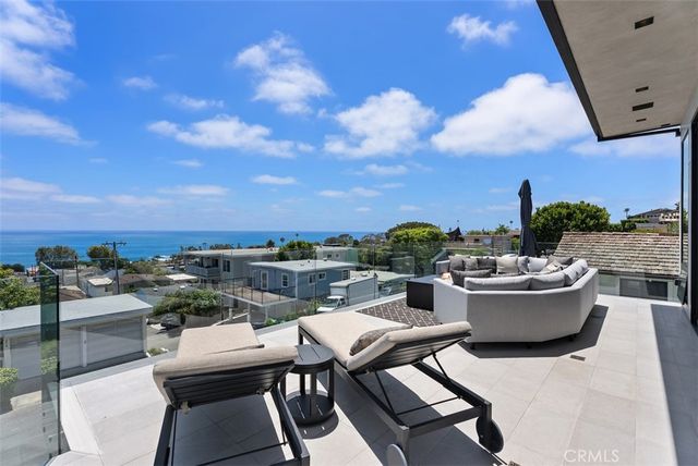 848 Hillcrest Drive, Laguna Beach, CA 92651