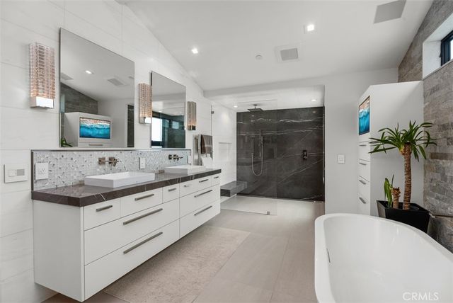 848 Hillcrest Drive, Laguna Beach, CA 92651